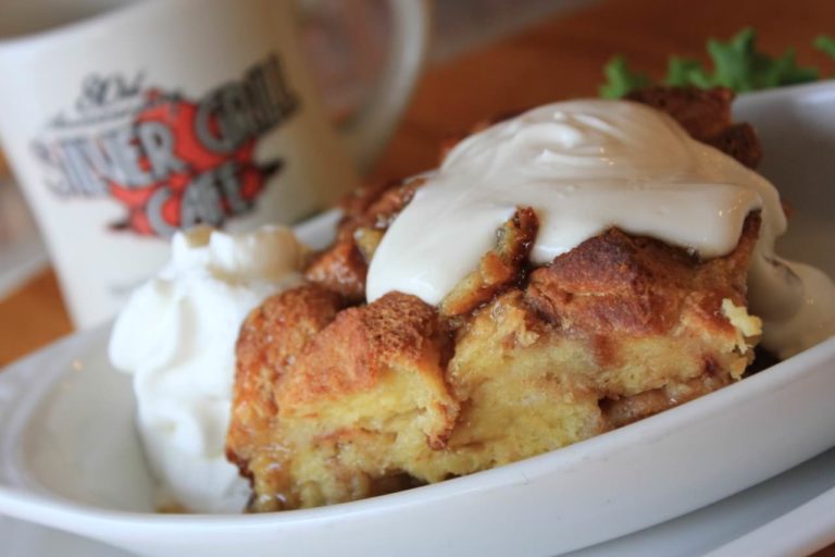 Cinnamon roll bread pudding